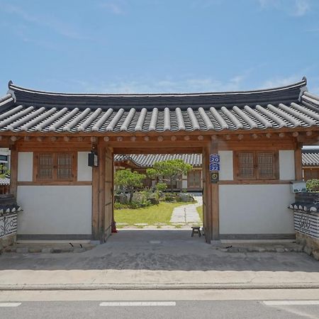 Hanok 1St Street Villa Gyeongju Buitenkant foto