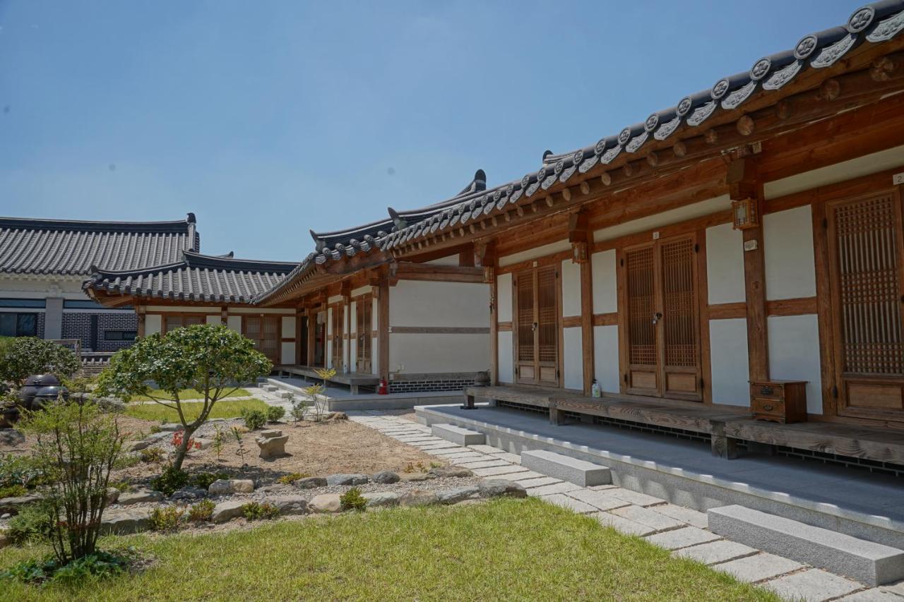 Hanok 1St Street Villa Gyeongju Buitenkant foto