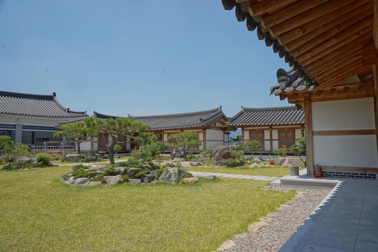 Hanok 1St Street Villa Gyeongju Buitenkant foto