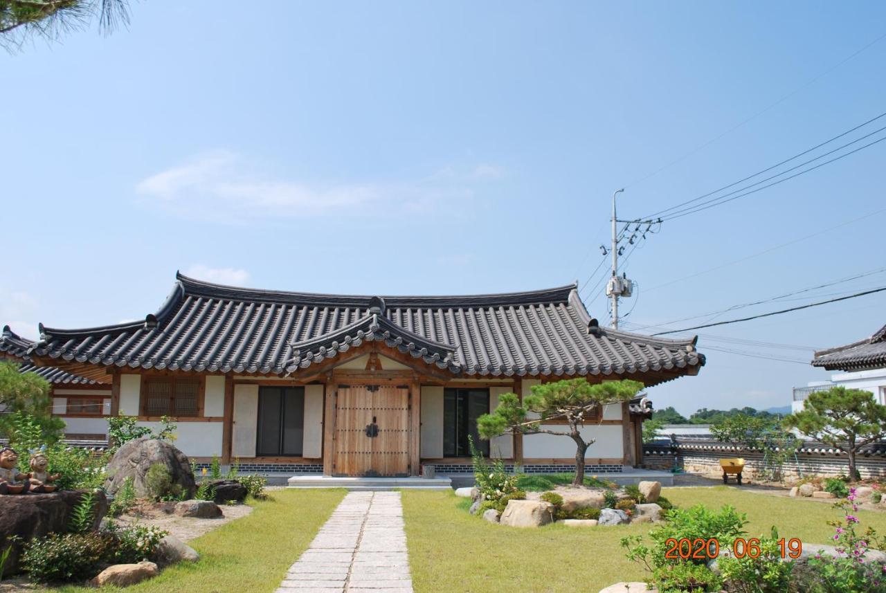 Hanok 1St Street Villa Gyeongju Buitenkant foto