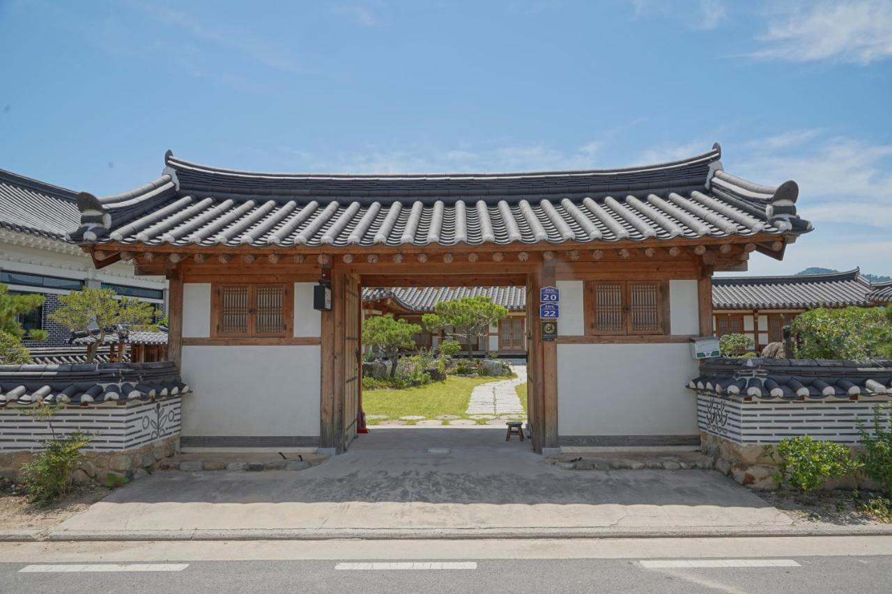 Hanok 1St Street Villa Gyeongju Buitenkant foto