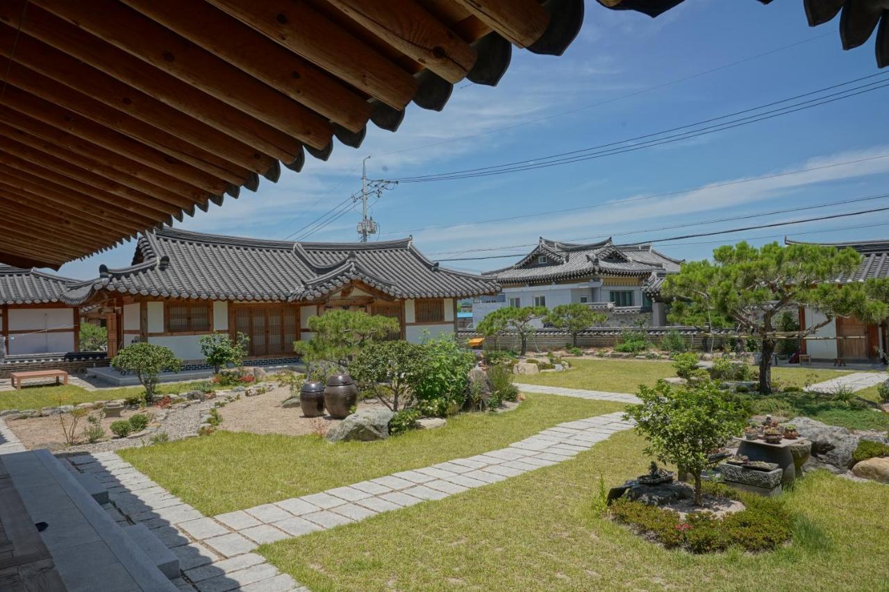 Hanok 1St Street Villa Gyeongju Buitenkant foto