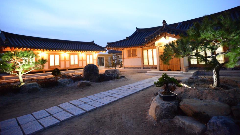 Hanok 1St Street Villa Gyeongju Buitenkant foto