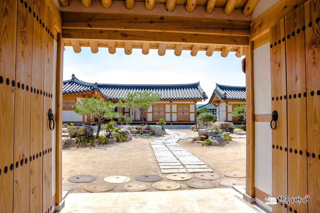 Hanok 1St Street Villa Gyeongju Buitenkant foto