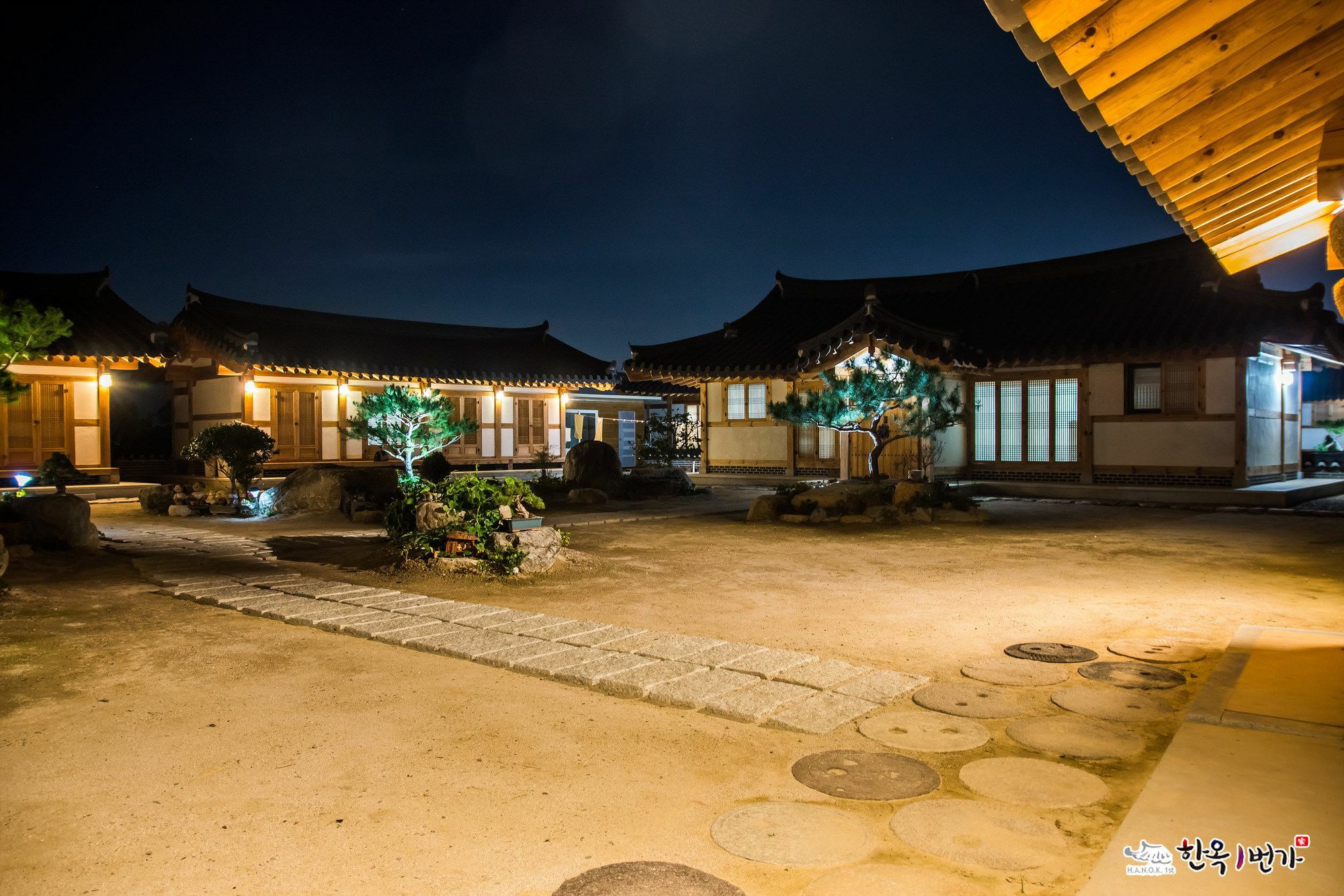 Hanok 1St Street Villa Gyeongju Buitenkant foto