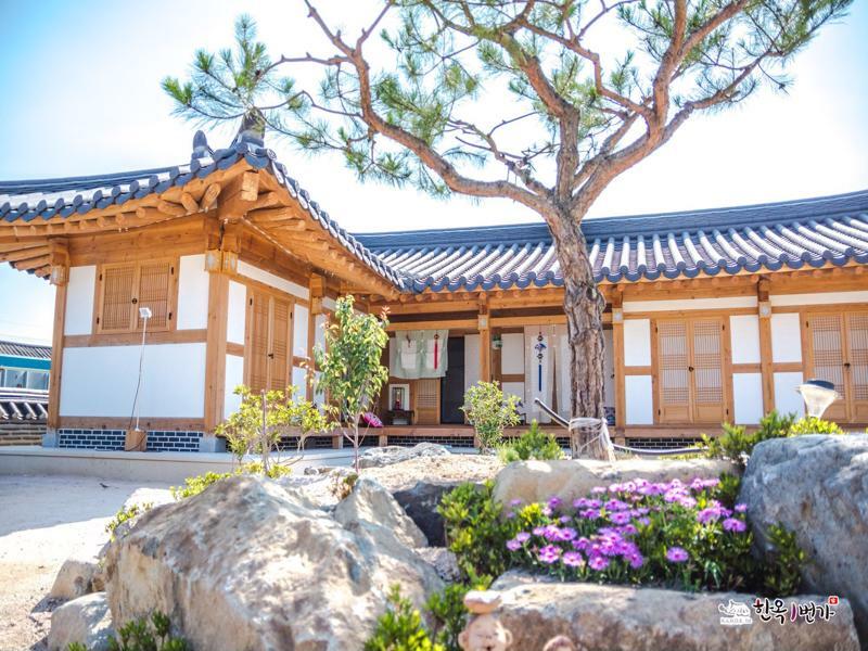 Hanok 1St Street Villa Gyeongju Buitenkant foto